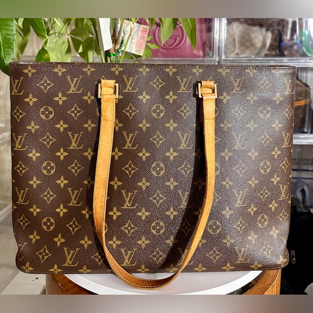 Louis Vuitton Monogram Tote in Brown and Tan Excellent condition.